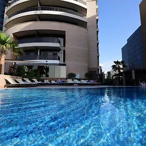 Majestic Retreat מלון