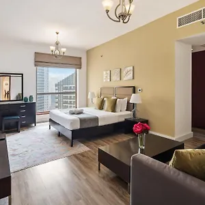 شقة La Buena Vida Homes - Modern, Luxe & Spacious 4-bed, Full Kitchen, Near To Beach, Tram & Marina, دبي